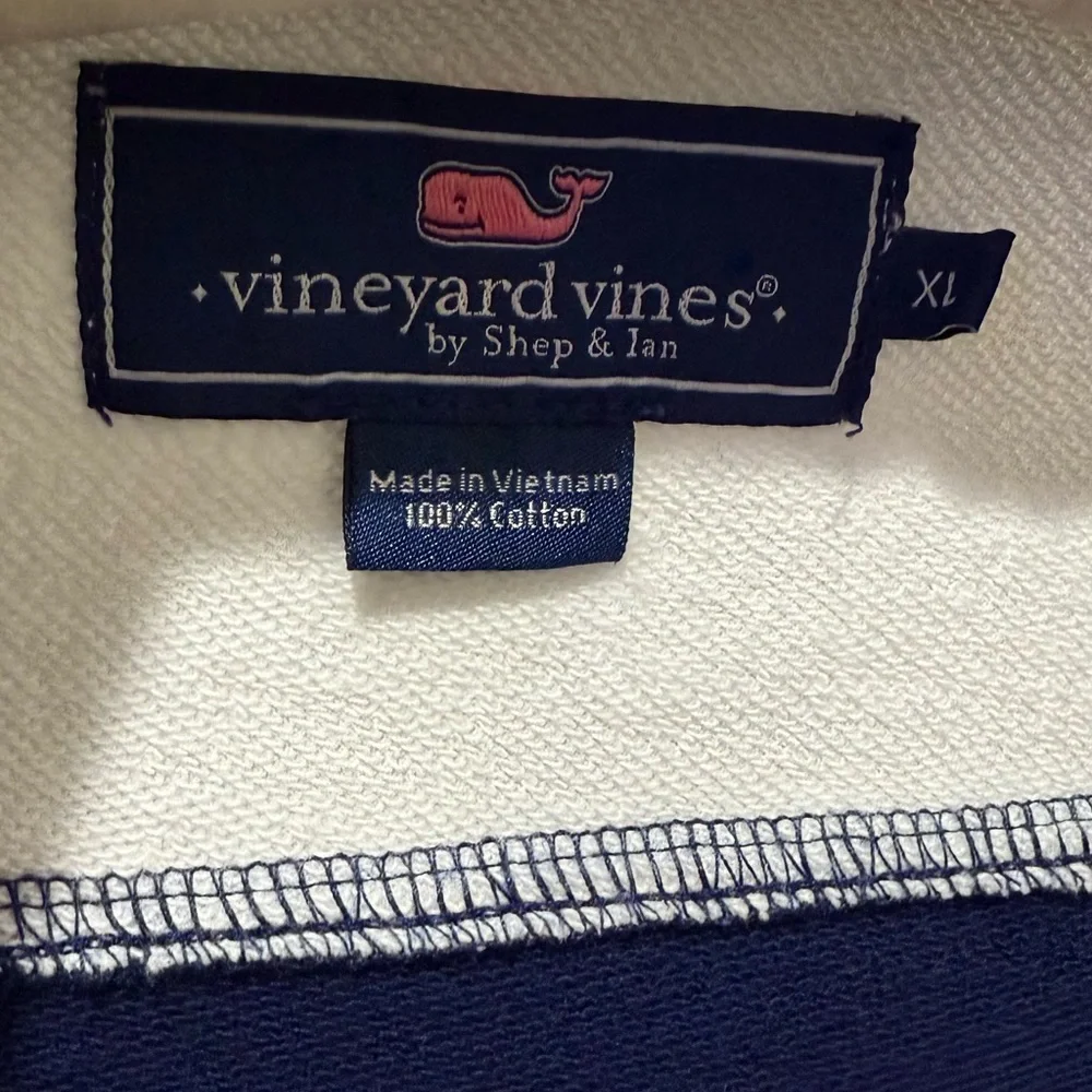 Vineyard Vines for men's size XL half-zip top. - Picture 3 of 4